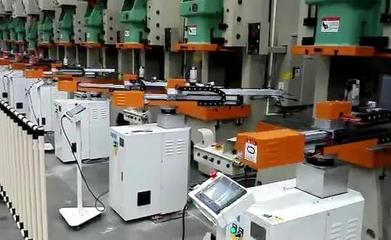 沖壓機(jī)器人在沖壓自動化生產(chǎn)線中的重要角色與農(nóng)業(yè)機(jī)械銷售的協(xié)同發(fā)展